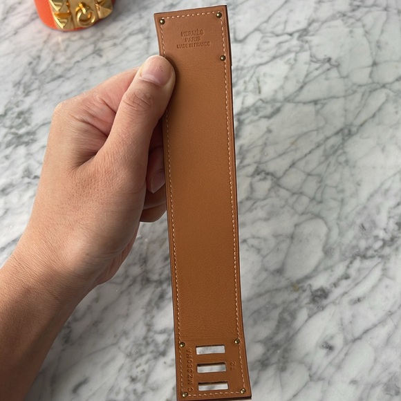 SOLD - Authentic Hermes Kelly Dog bracelet in Gold Epsom leather - Picture 3 of 6